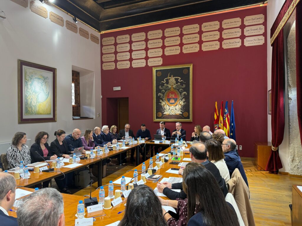 Elche acoge la primera Mesa del Calzado para elaborar un Plan de Choque que proteja el empleo