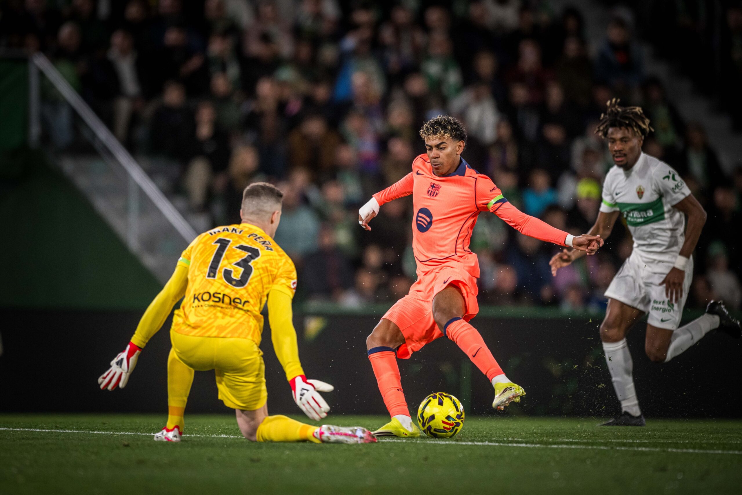El Elche CF cae ante el FC Barcelona y se queda a tres puntos del ...
