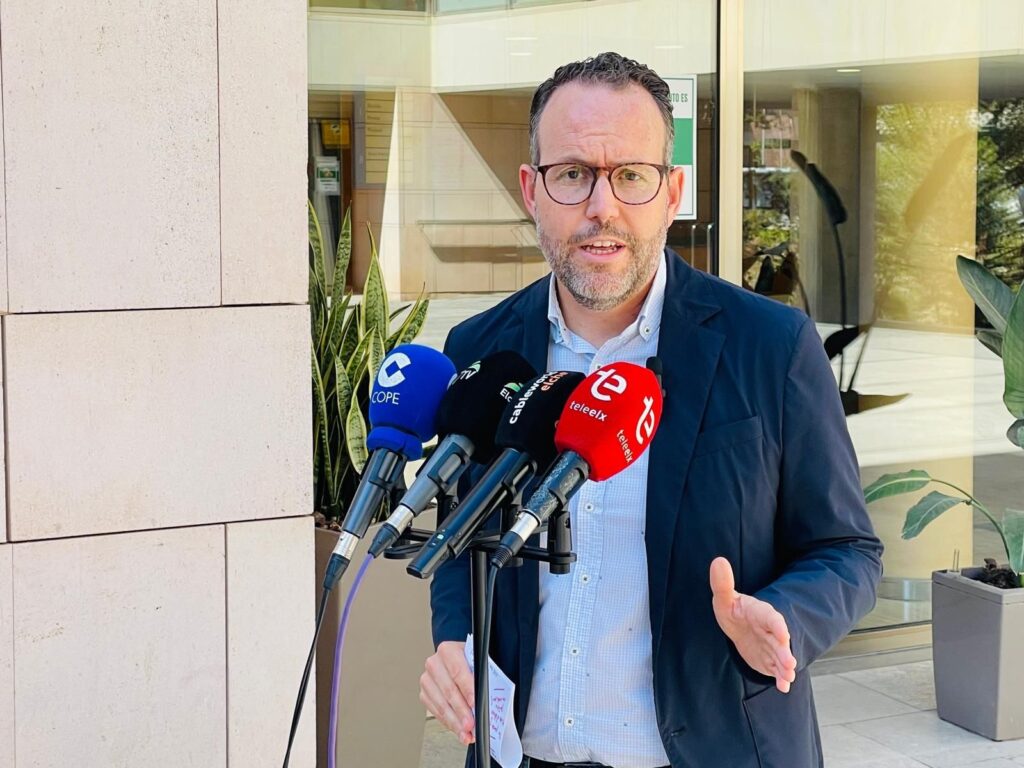 El PSOE acusa a Ruz de recortes “injustificables” tras un año de “despilfarro” en el Ayuntamiento de Elche