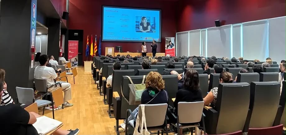 Del dolor lumbar a la fibromialgia: Elche reúne a 220 profesionales para aprender cómo el ejercicio puede ayudar a los pacientes