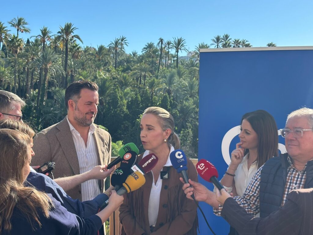 El PP destaca la candidatura de Celia Lastra al Congreso y acusa a la izquierda de dejar a Elche sin representación en puestos de salida