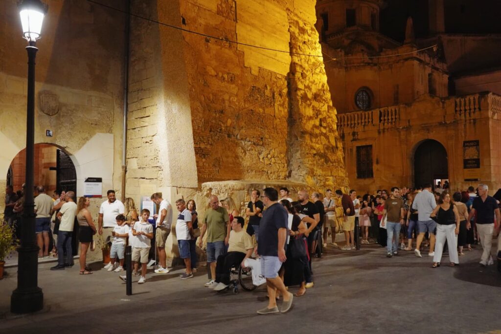 La III Noche en Blanco reúne a más de 18.000 visitantes en los espacios culturales de Elche