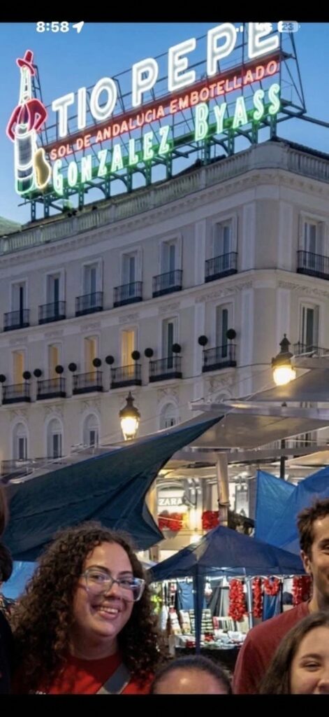 Britanny Corral, la joven de San Antón que llevó a la Puerta del Sol su compromiso cristiano por el derecho a la vivienda