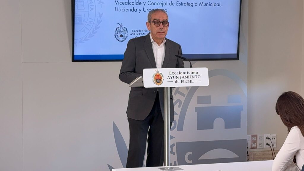 El pleno de Elche abordará la protección patrimonial de la fachada del edificio Nuevos Riegos el Progreso y el desarrollo urbanístico de Arenales del Sol