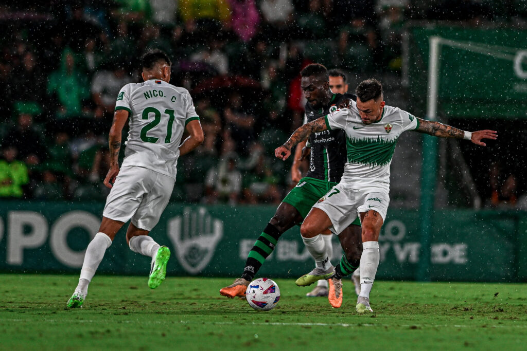 Historial de enfrentamientos del Elche contra el Racing de Santander