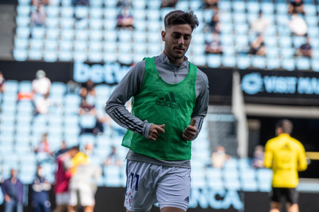 Iker Losada acelera su salida del Betis y el Elche entra con fuerza en la puja