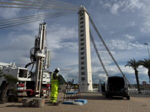 Elche refuerza la seguridad del Puente del Bimil·lenari con sondeos geotécnicos y monitorización estructural
