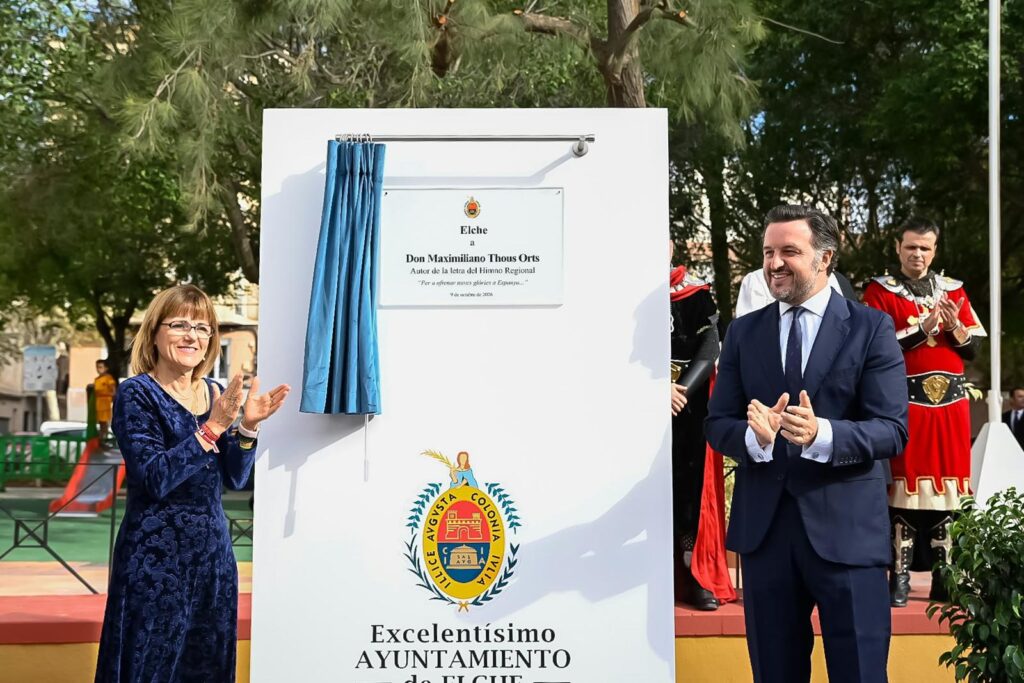 Elche homenajea a Maximiliano Thous en el 9 d’Octubre con un monolito en el jardín del mismo nombre