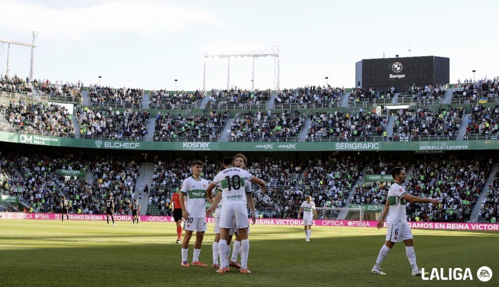 El Elche se reencuentra con la victoria con una goleada de autoridad ante el Girona en el Martínez Valero