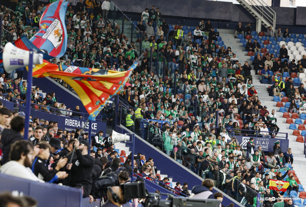 El Elche CF sufraga el desplazamiento de aficionados a Ferrol – Elche ...