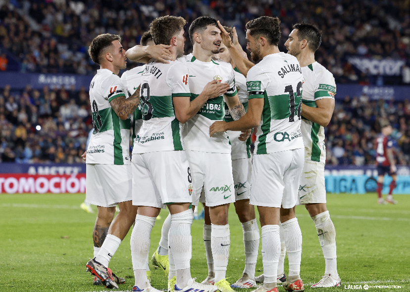 El Elche se mantiene en la octava posición, pero la distancia con el playoff y el ascenso directo aumenta