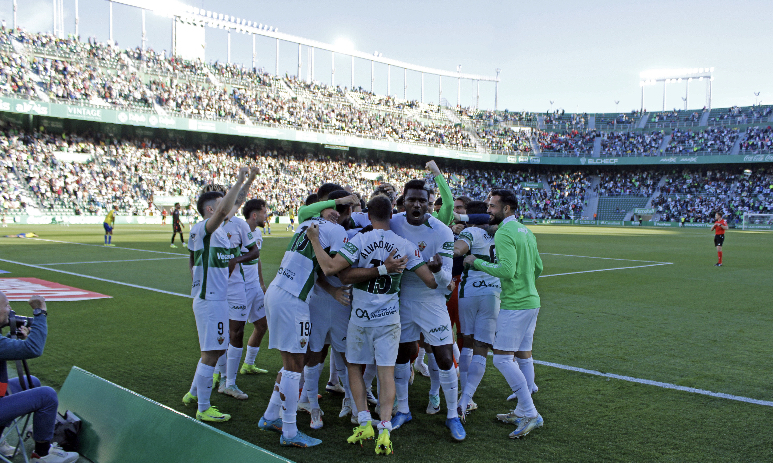 El Elche cierra el año en casa ante un Racing en horas bajas