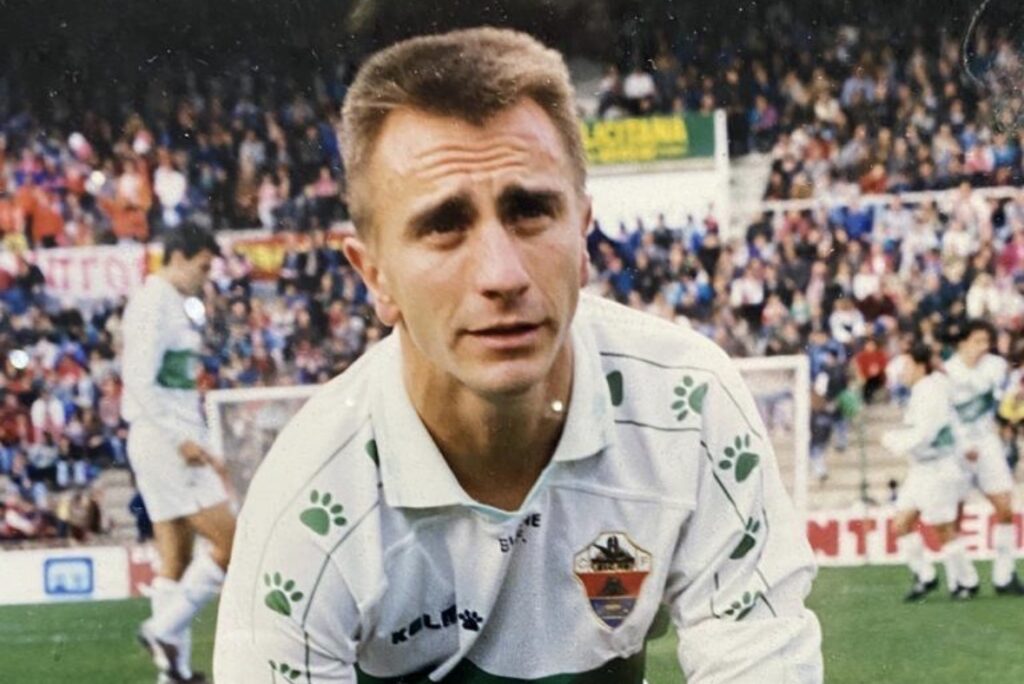 Carlos Gil: “Dejé lo que más quería en mi vida, que era el fútbol, por defender los colores del Elche”