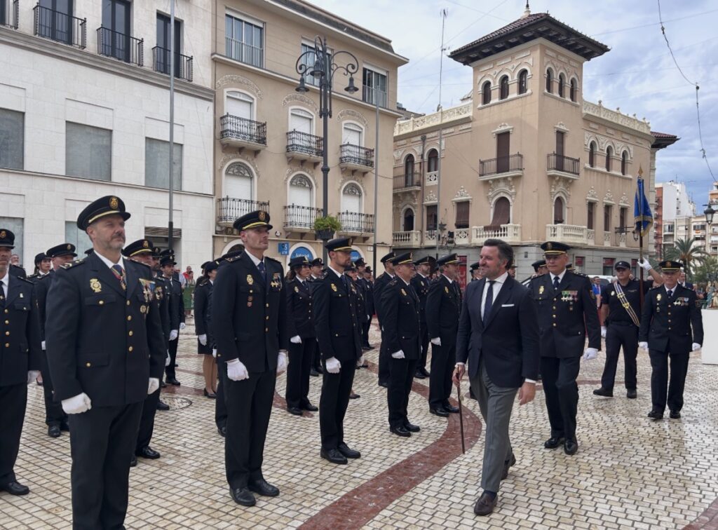 Elche homenajea a la Policía Nacional con motivo de la festividad de los Santos Ángeles Custodios