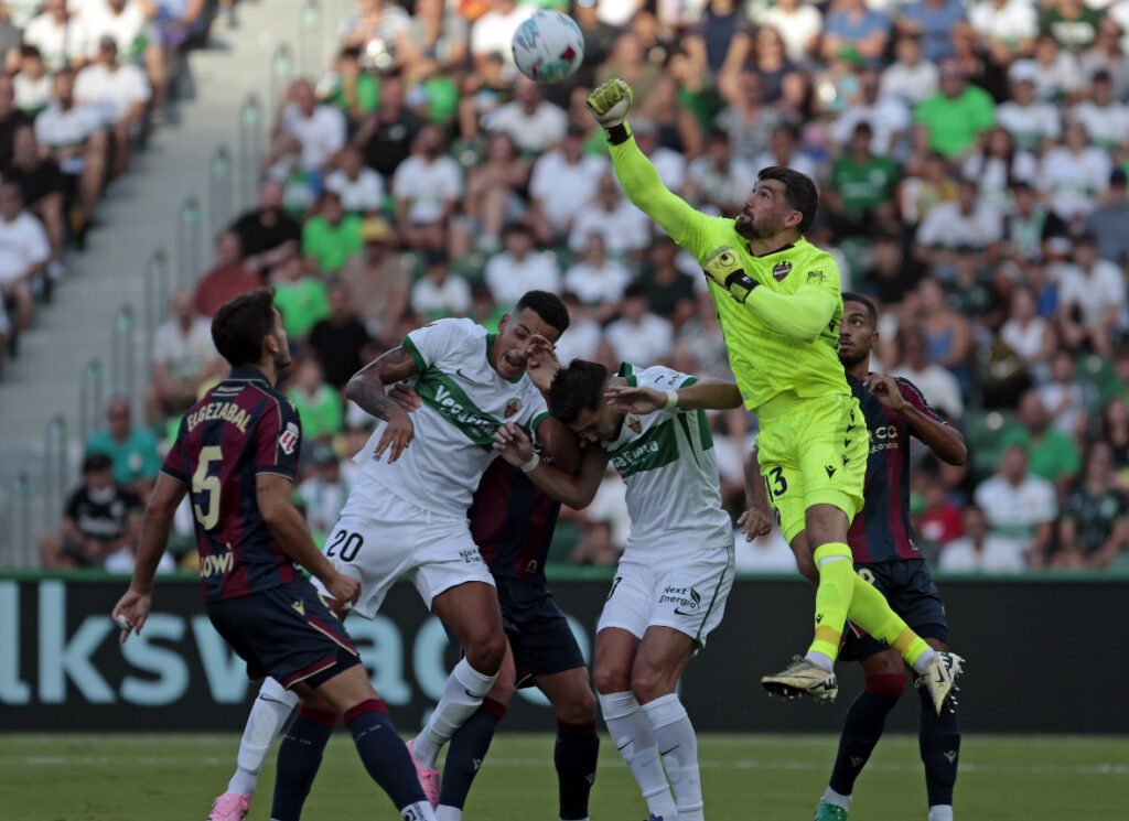 El Elche logra la primera victoria de la temporada de manera ...