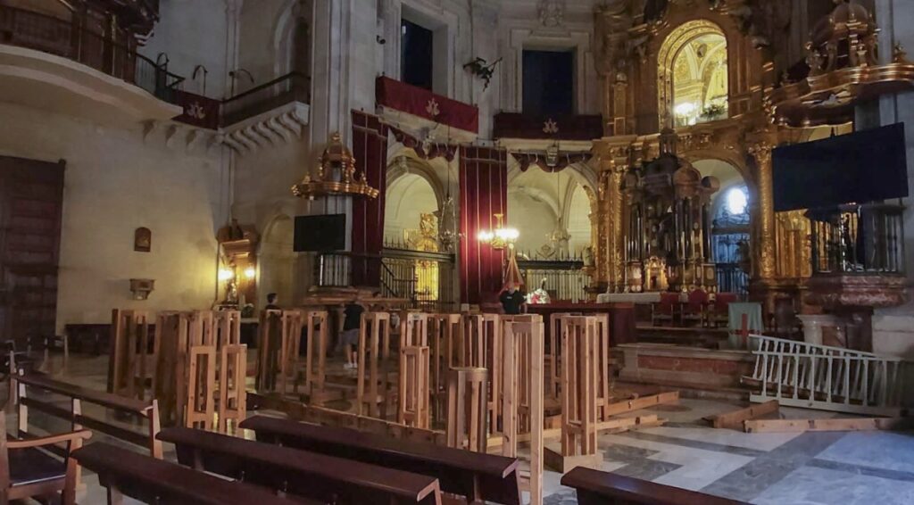El Misteri d’Elx inicia el montaje del cadafal y el andador para las representaciones de otoño