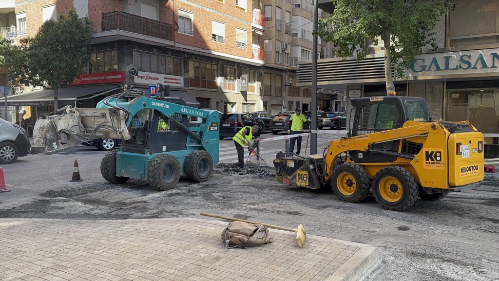 Elche destina un millón de euros al asfaltado de calles y caminos del municipio