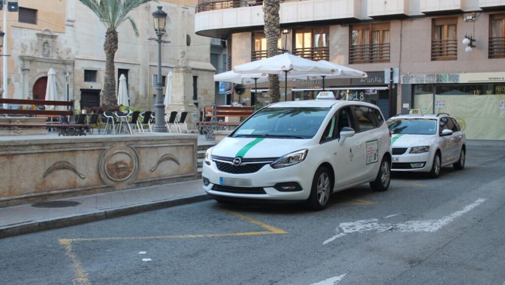 La Asociación de Empresarios de Auto-Taxis de Elche Pide Disculpas por Problemas de Transporte