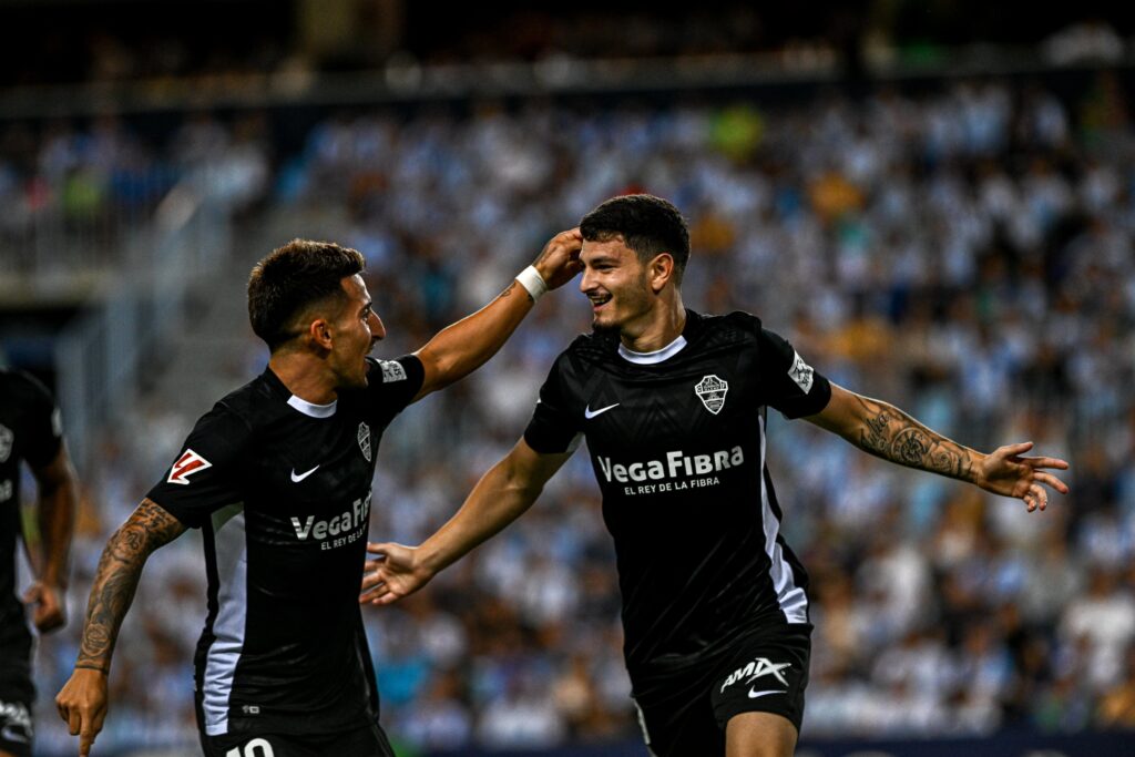 El Elche CF asalta La Rosaleda y consigue la primera victoria a domicilio