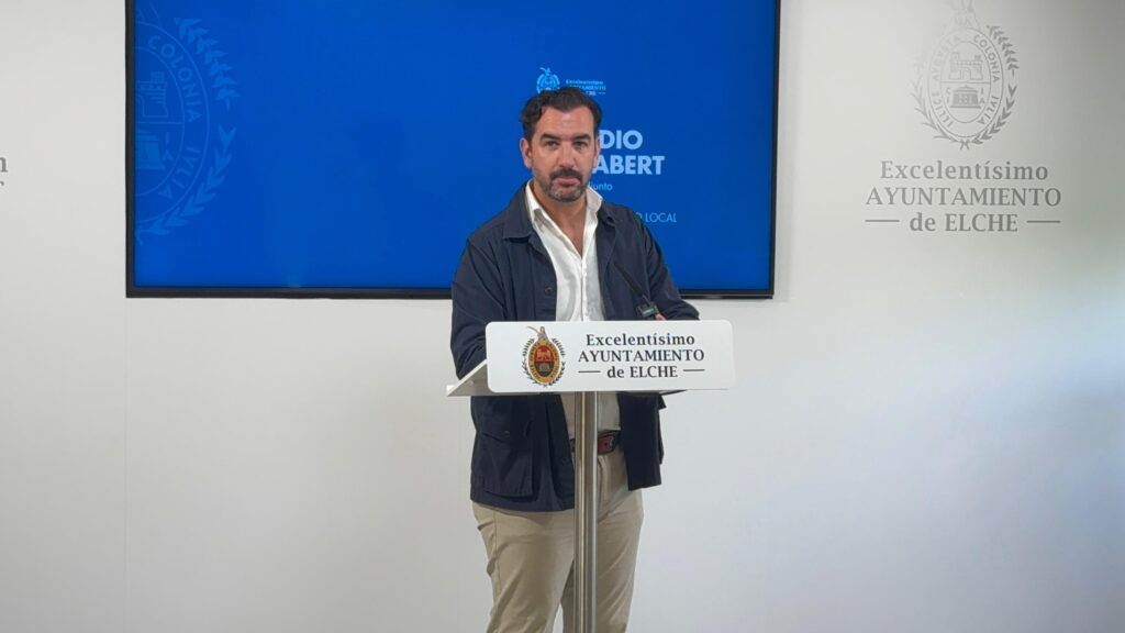 Elche instala velas de sombra en los patios de nueve colegios públicos