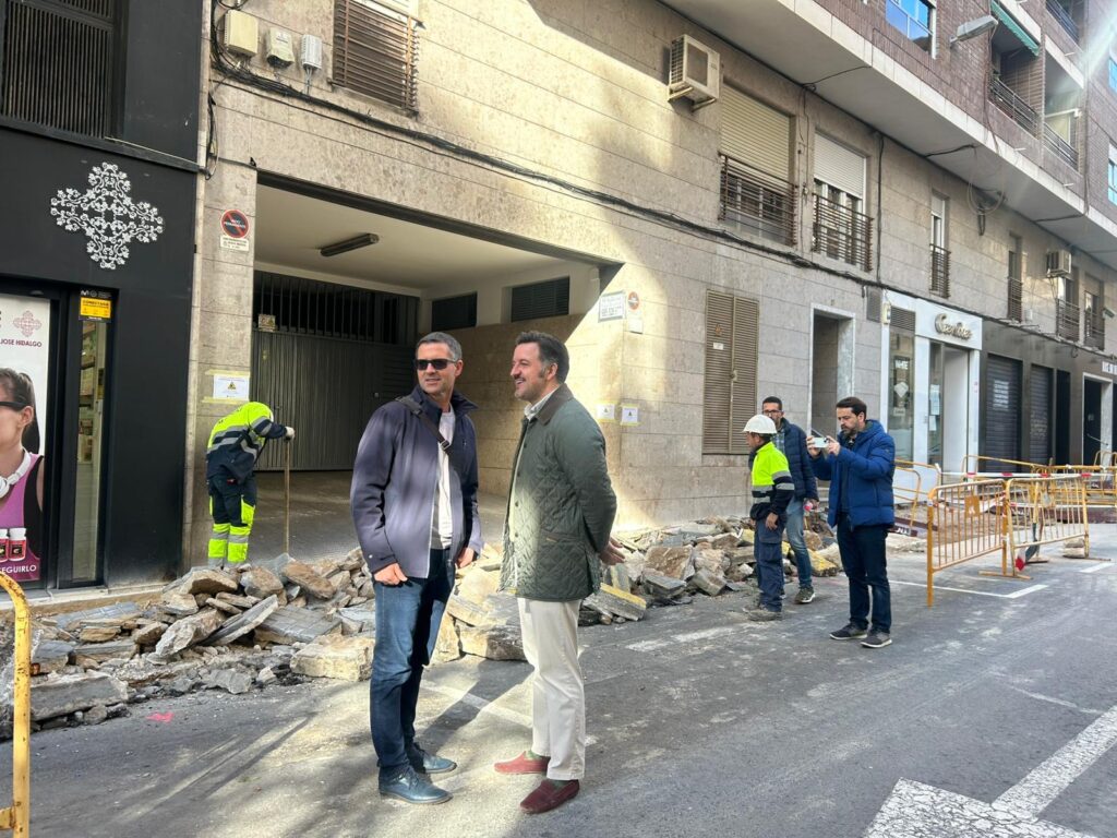 Elche inicia la renovación urbana de la calle Ruperto Chapí con una inversión de 160.000 euros