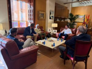 El alcalde Pablo Ruz se reúne con AESEC y Jovempa para abordar medidas de apoyo a los autónomos y pymes ante la subida de cuotas