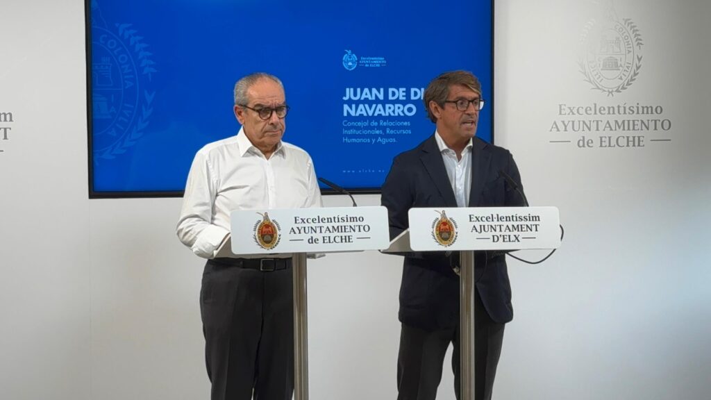 Elche reconoce a 141 agentes de la Policía Local por su trayectoria y servicios destacados