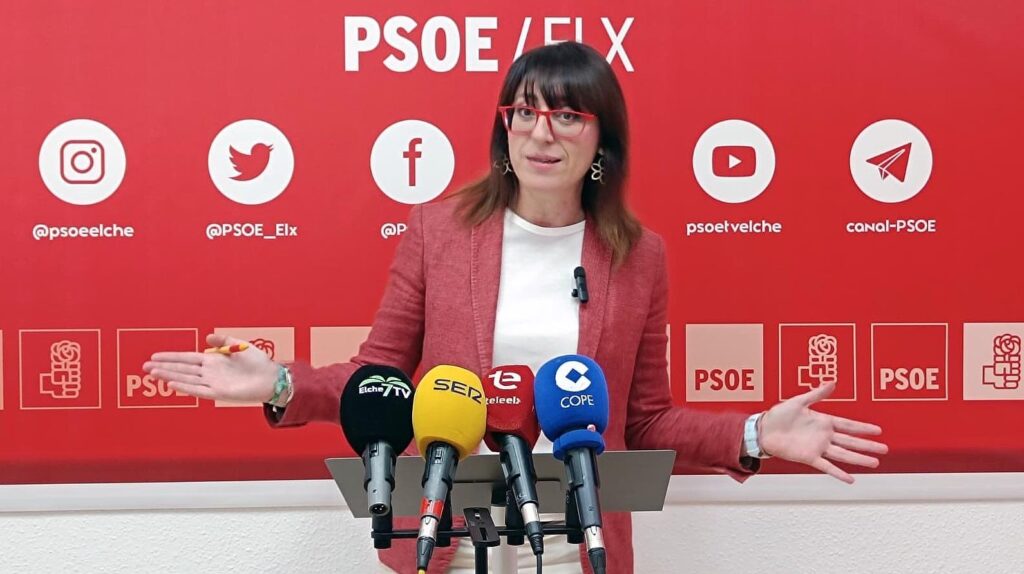 El PSOE de Elche acusa al equipo de gobierno de “recortar 1,7 millones de euros en servicios esenciales” para cubrir el déficit de nóminas