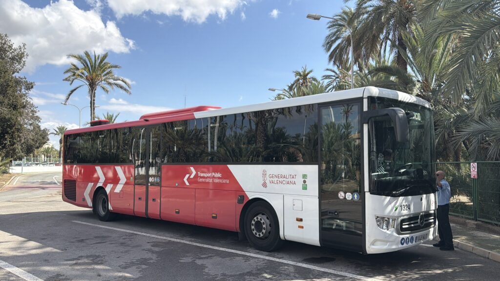 Elche reclama a la Generalitat mejoras en la línea de autobús 258 con la Universidad de Alicante