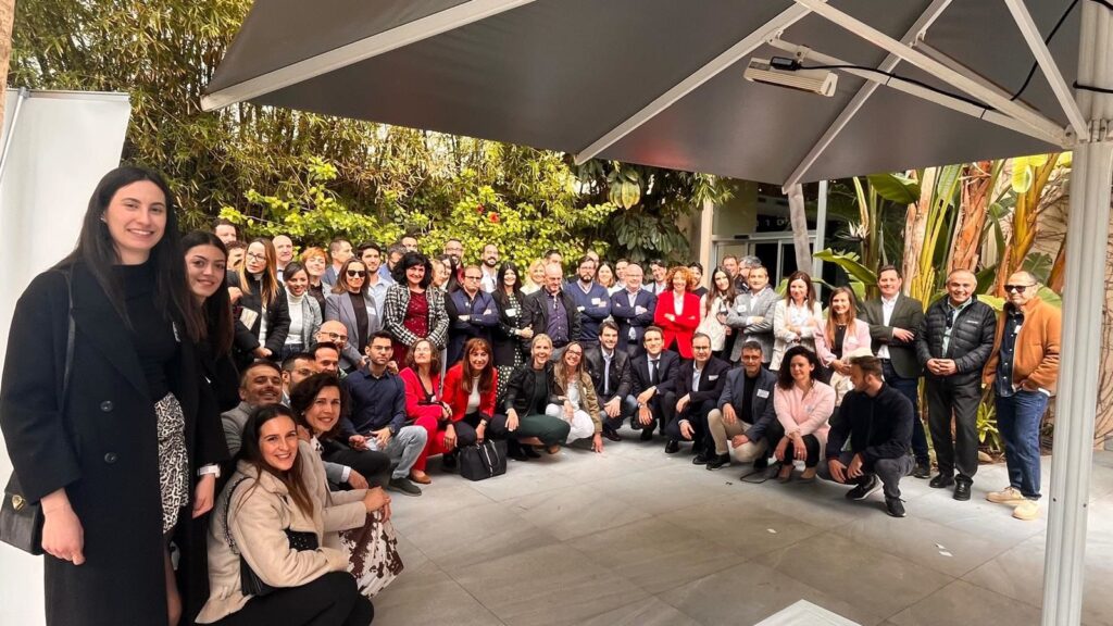 Las empresas de Jovempa Elche y Comarca afrontan la segunda mitad de 2025 con expectativas de crecimiento moderado