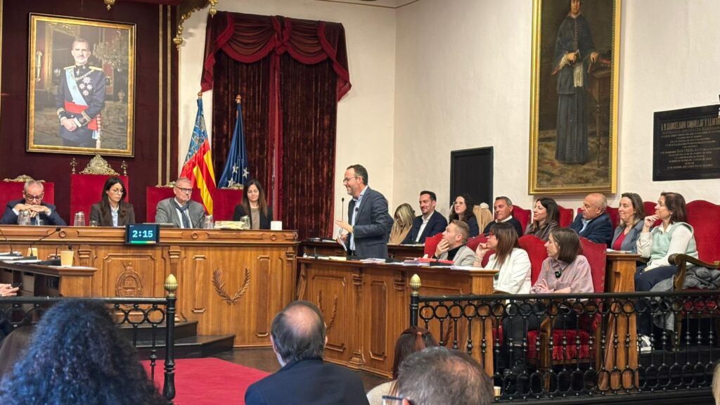 El PSOE exige a la Generalitat más recursos para los colegios y compensar la subida de la vivienda protegida en Elche